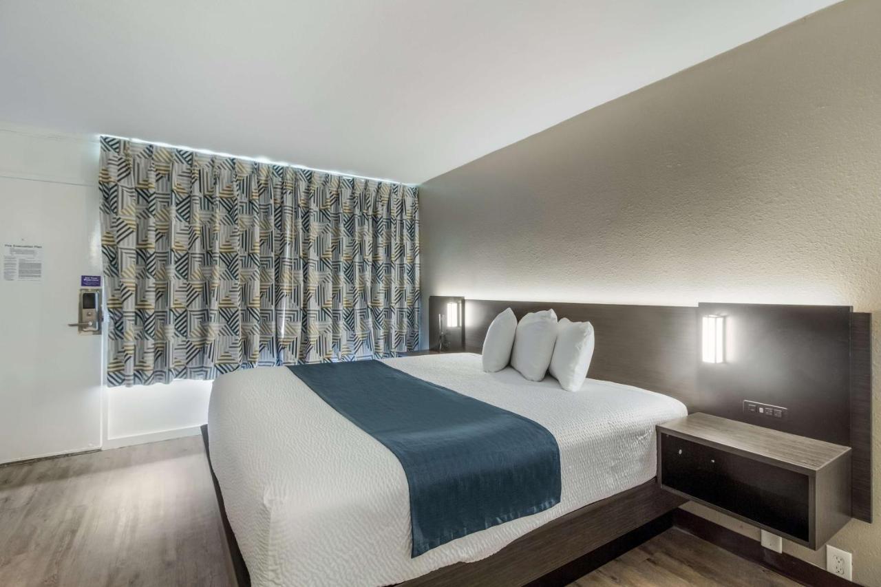 Motel 6 Groves, Tx Bagian luar foto