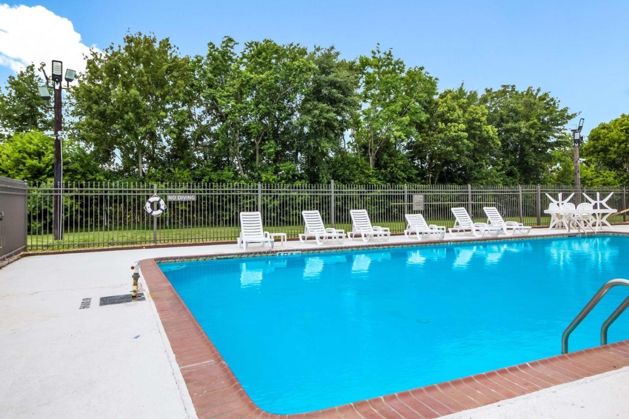 Motel 6 Groves, Tx Bagian luar foto