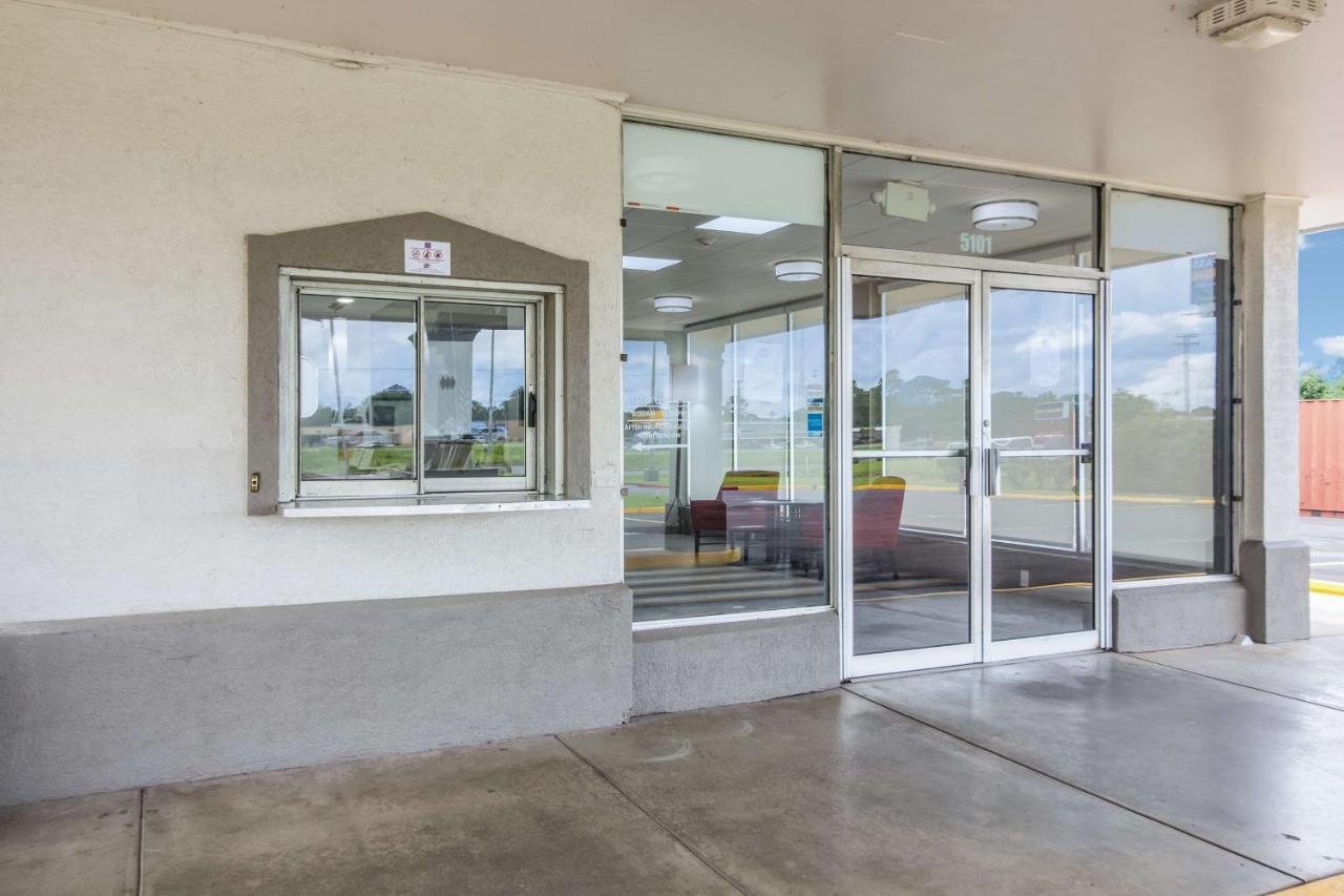 Motel 6 Groves, Tx Bagian luar foto